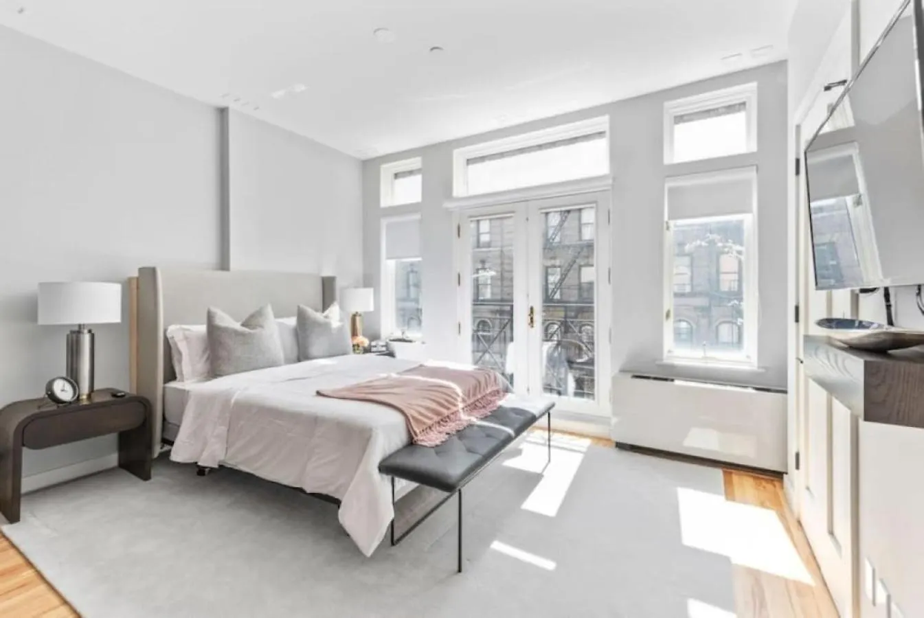 Luxe Studio W Juliet Balcony In Upper East New York